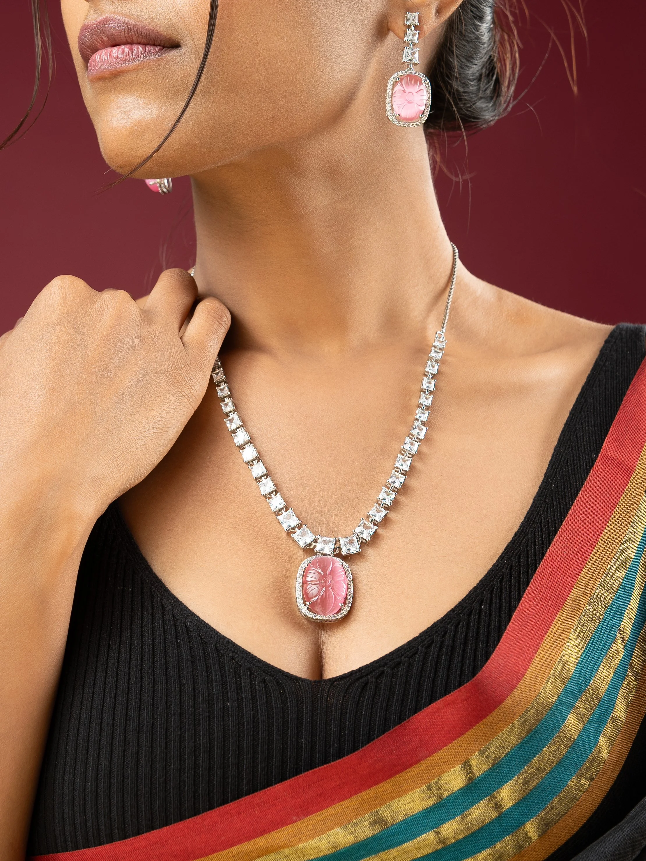 Viraasi — jewellery signature frame